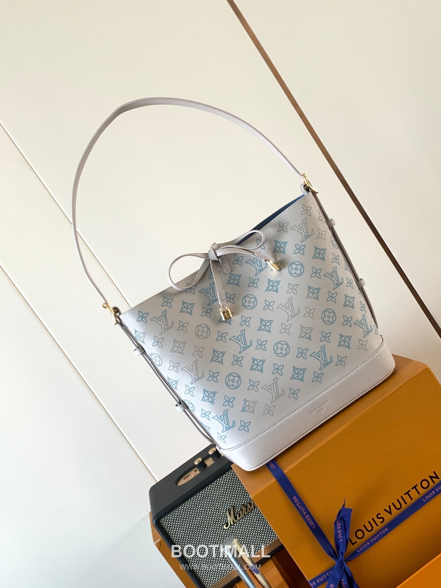 Louis Vuitton Flore Perforated Leather Shoulder Bag 루이비통 플로르 퍼포레이티드 레더 숄더백 28cm 1