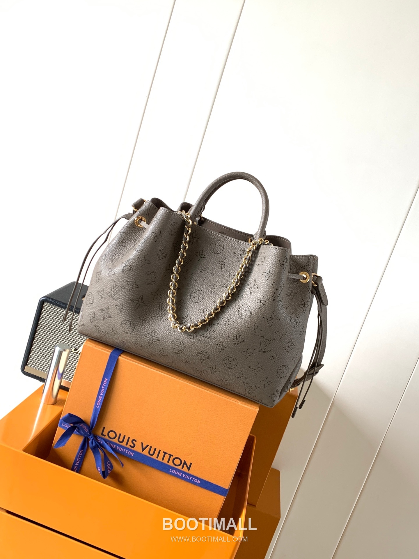 Louis Vuitton Bella Tote Perforated Leather Bag 루이비통 벨라 토트 퍼포레이티드 레더 토트백 32cm 1