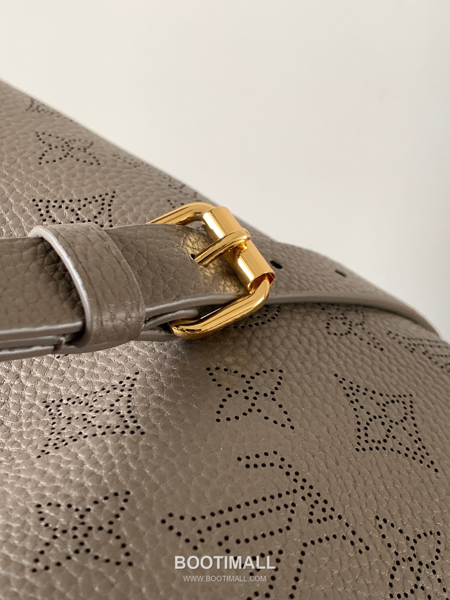 Louis Vuitton Bella Tote Perforated Leather Bag 루이비통 벨라 토트 퍼포레이티드 레더 토트백 32cm 8