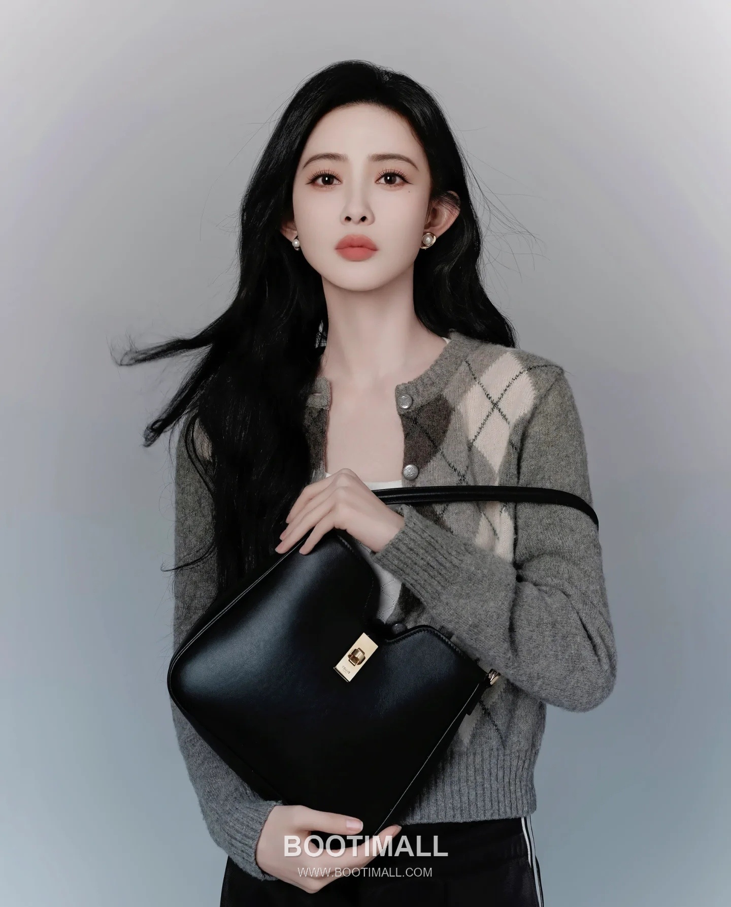 Louis Vuitton 120693 Lock Chain Cowhide Black Crossbody Bag 루이비통 120693 락 체인 소가죽 블랙 크로스백 24.5x21.5x5cm 1