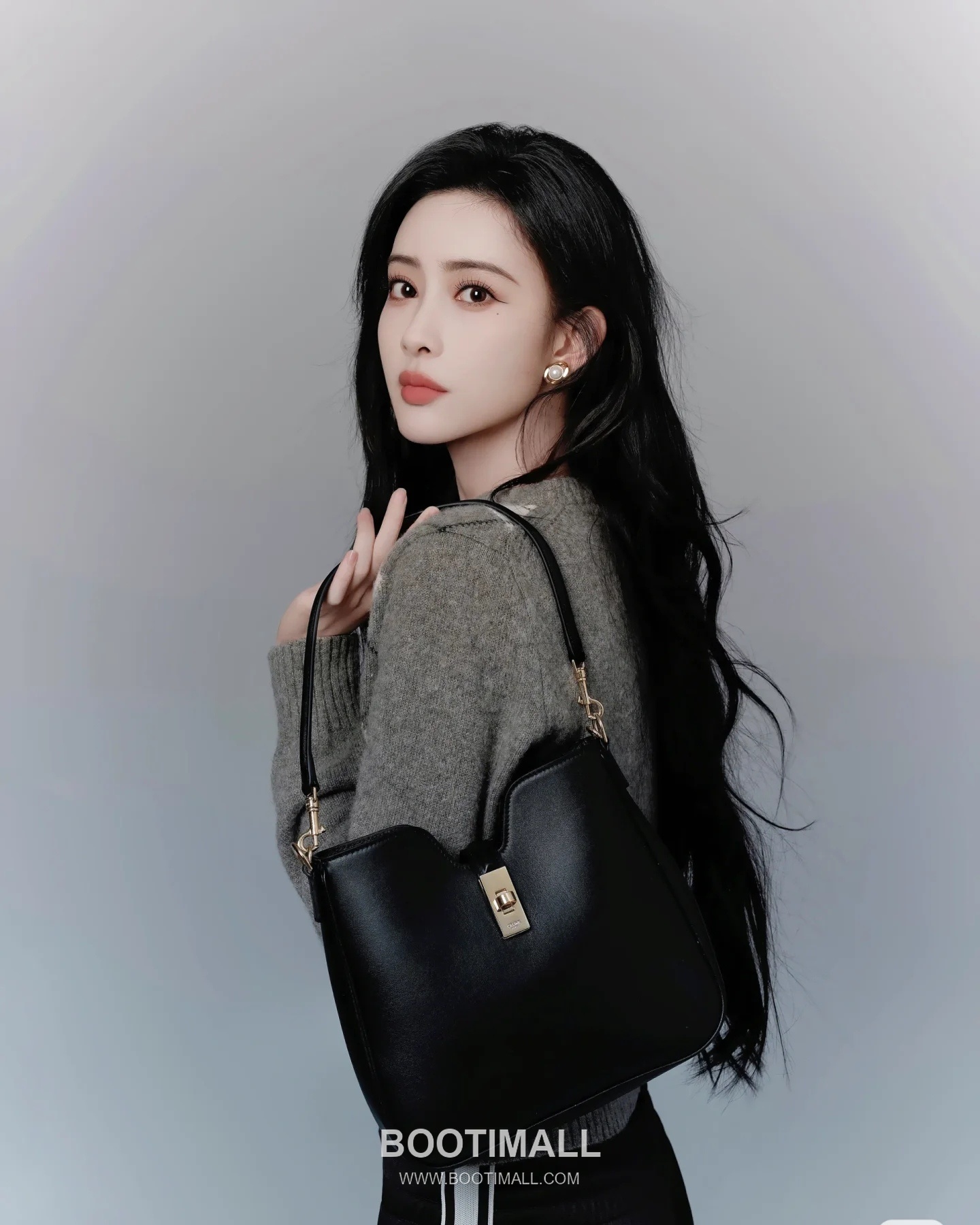 Louis Vuitton 120693 Lock Chain Cowhide Black Crossbody Bag 루이비통 120693 락 체인 소가죽 블랙 크로스백 24.5x21.5x5cm 2