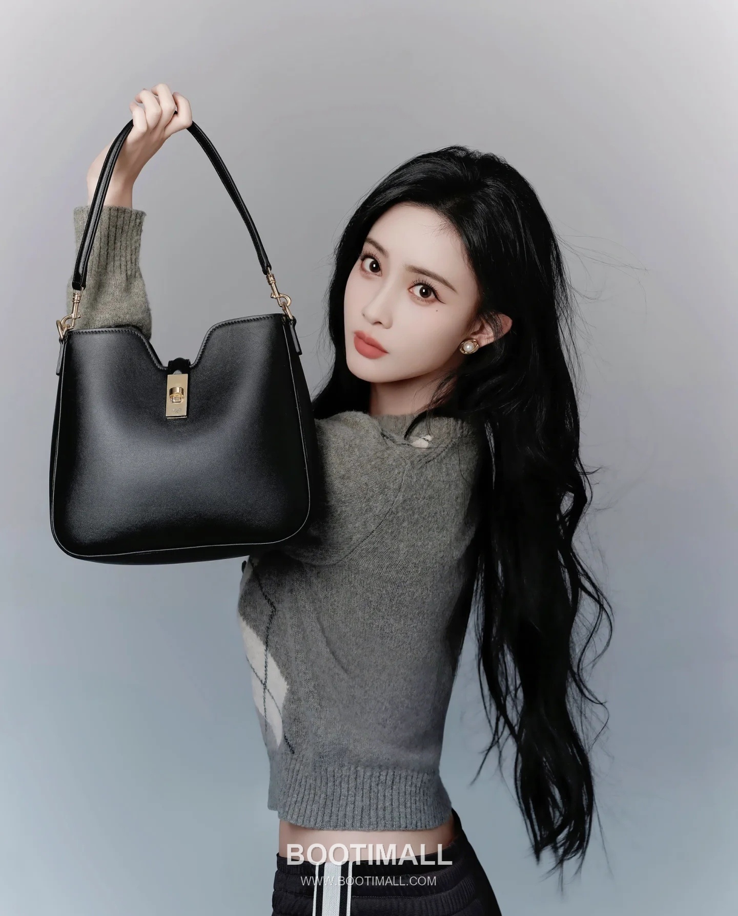 Louis Vuitton 120693 Lock Chain Cowhide Black Crossbody Bag 루이비통 120693 락 체인 소가죽 블랙 크로스백 24.5x21.5x5cm 4