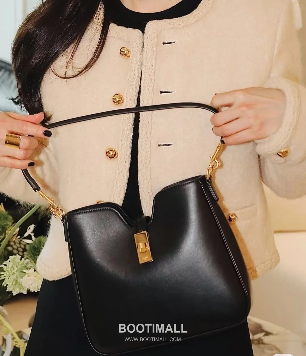 Louis Vuitton 120693 Lock Chain Cowhide Black Crossbody Bag 루이비통 120693 락 체인 소가죽 블랙 크로스백 24.5x21.5x5cm 6