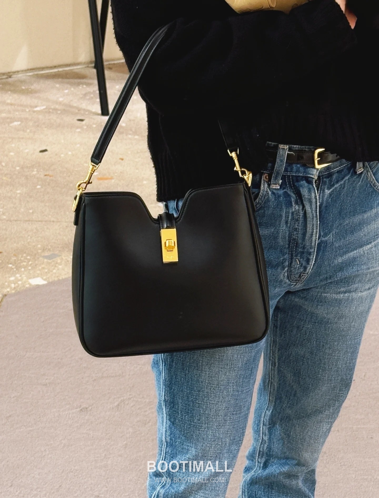 Louis Vuitton 120693 Lock Chain Cowhide Black Crossbody Bag 루이비통 120693 락 체인 소가죽 블랙 크로스백 24.5x21.5x5cm 7