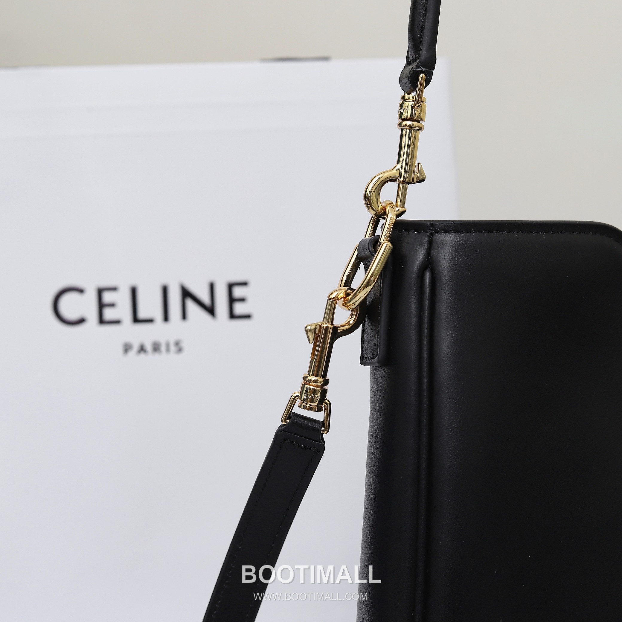 Louis Vuitton 120693 Lock Chain Cowhide Black Crossbody Bag 루이비통 120693 락 체인 소가죽 블랙 크로스백 24.5x21.5x5cm 17