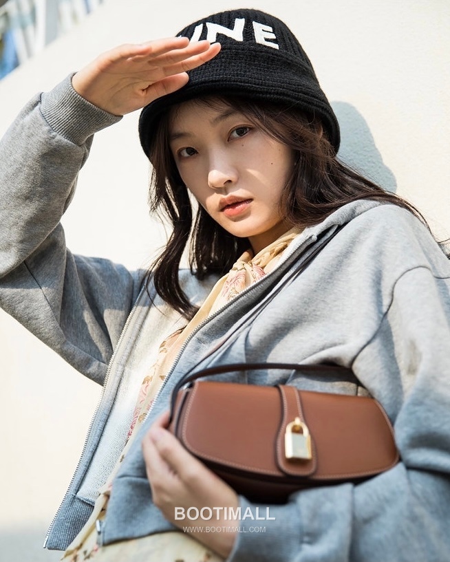 Celine Tabou 101592 Italian Cowhide Brown Clutch Bag 셀린느 타부 101592 이탈리아 소가죽 브라운 클러치백 18cm 2