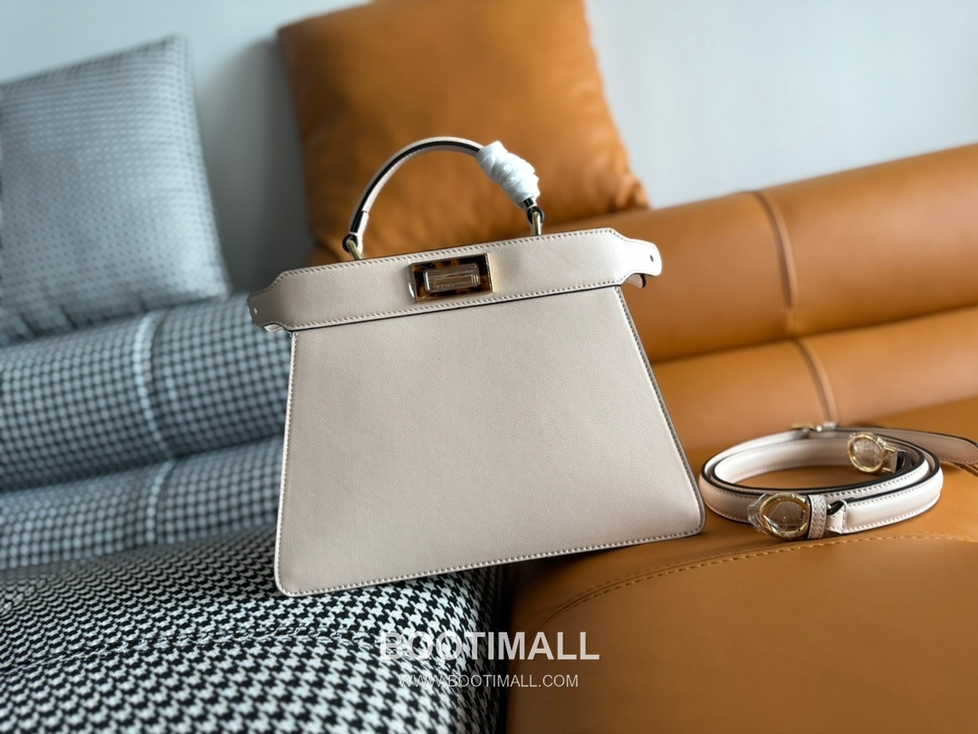 Fendi Iconic Peekaboo ISeeU Small Leather Bag 펜디 아이코닉 피카부 아이씨유 스몰 레더 백 27cm 1