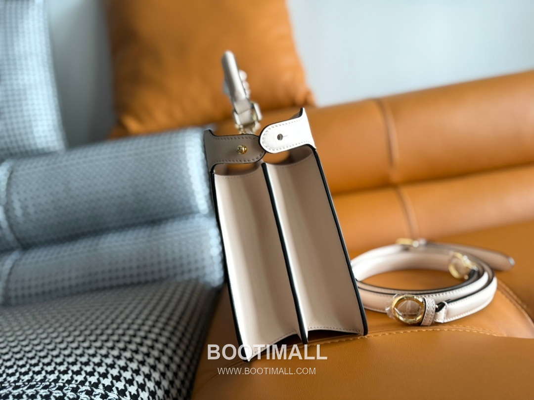 Fendi Iconic Peekaboo ISeeU Small Leather Bag 펜디 아이코닉 피카부 아이씨유 스몰 레더 백 27cm 3