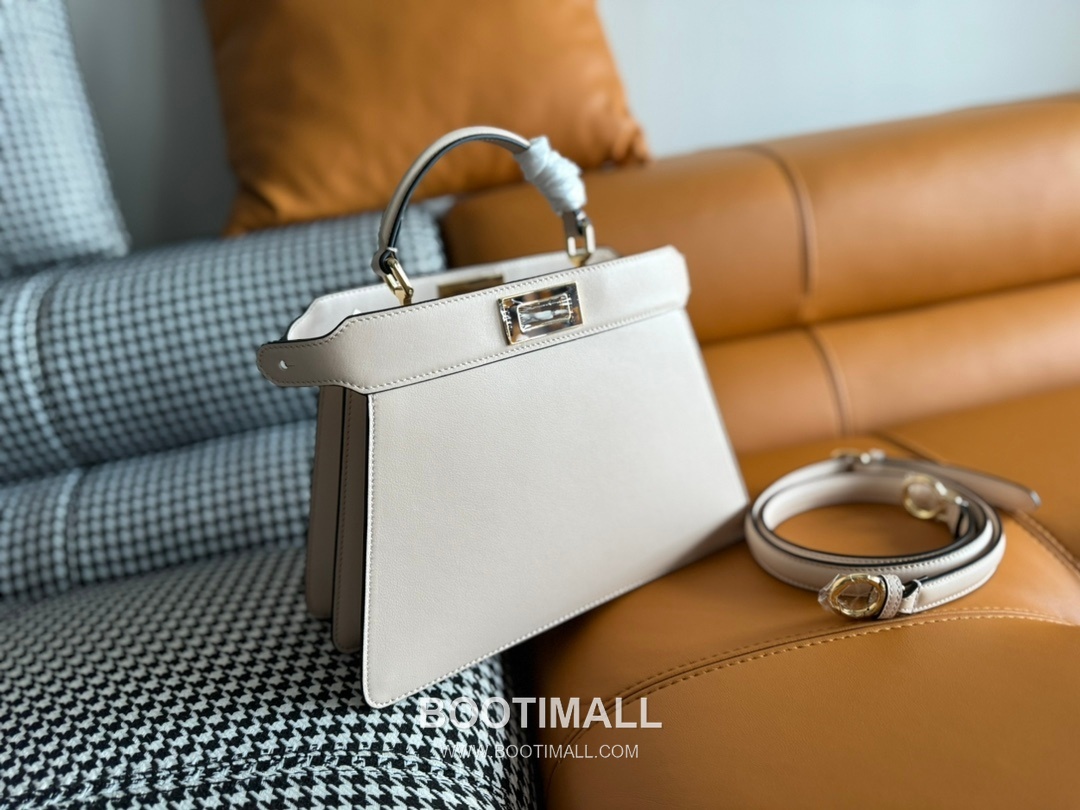 Fendi Iconic Peekaboo ISeeU Small Leather Bag 펜디 아이코닉 피카부 아이씨유 스몰 레더 백 27cm 11