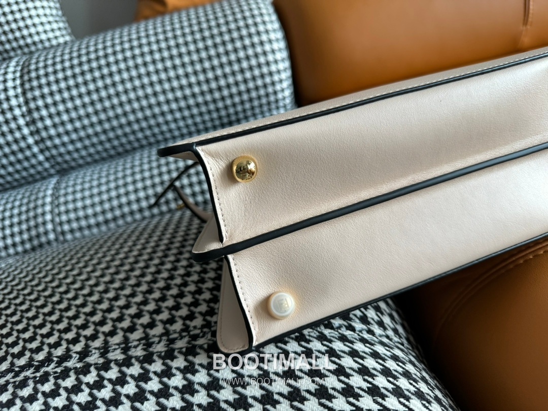 Fendi Iconic Peekaboo ISeeU Small Leather Bag 펜디 아이코닉 피카부 아이씨유 스몰 레더 백 27cm 13