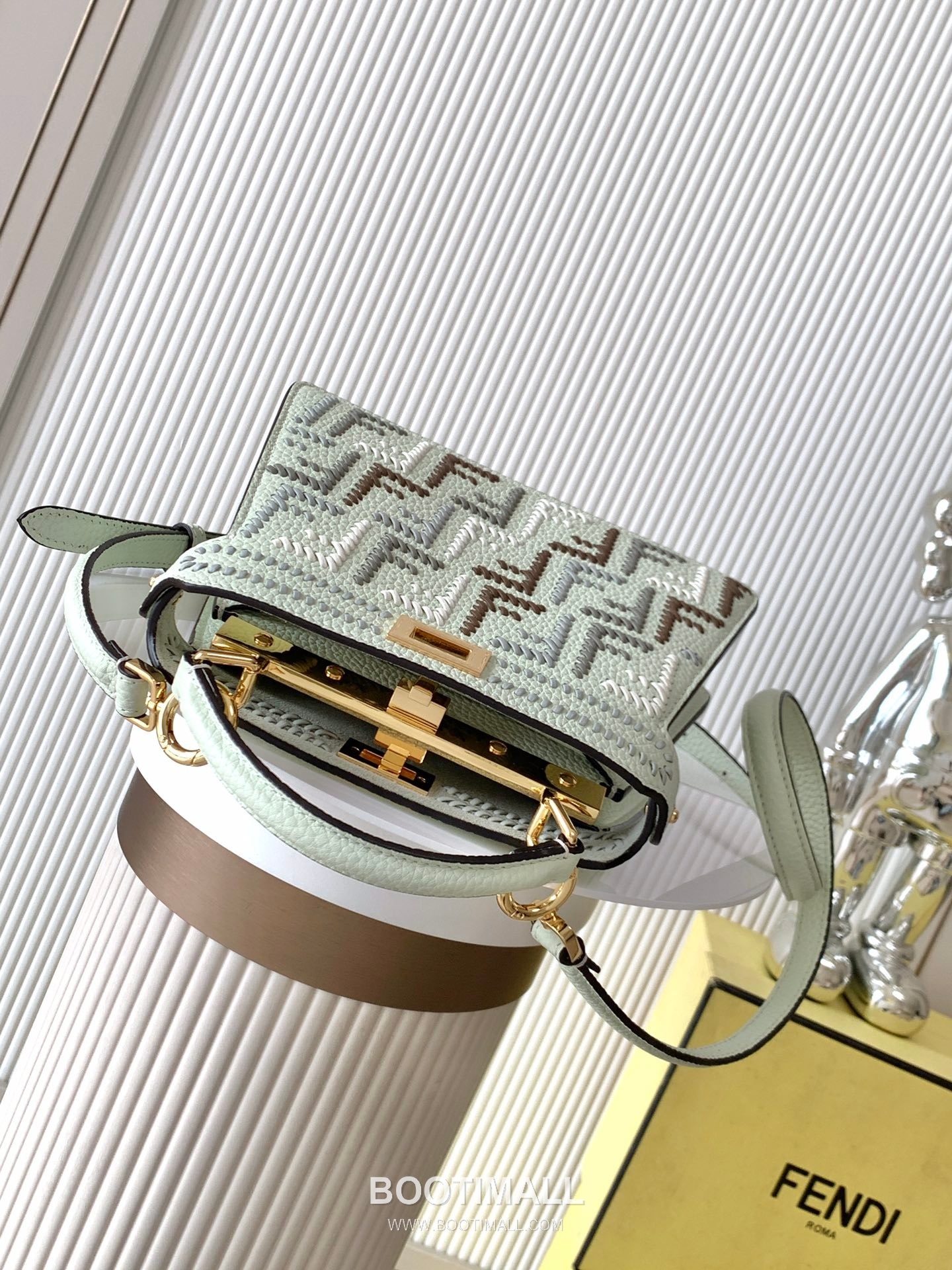 Fendi Peekaboo ISeeU Small Cuoio Romano Leather Bag 펜디 피카부 아이씨유 스몰 쿠오이오 로마노 레더 백 20cm 5