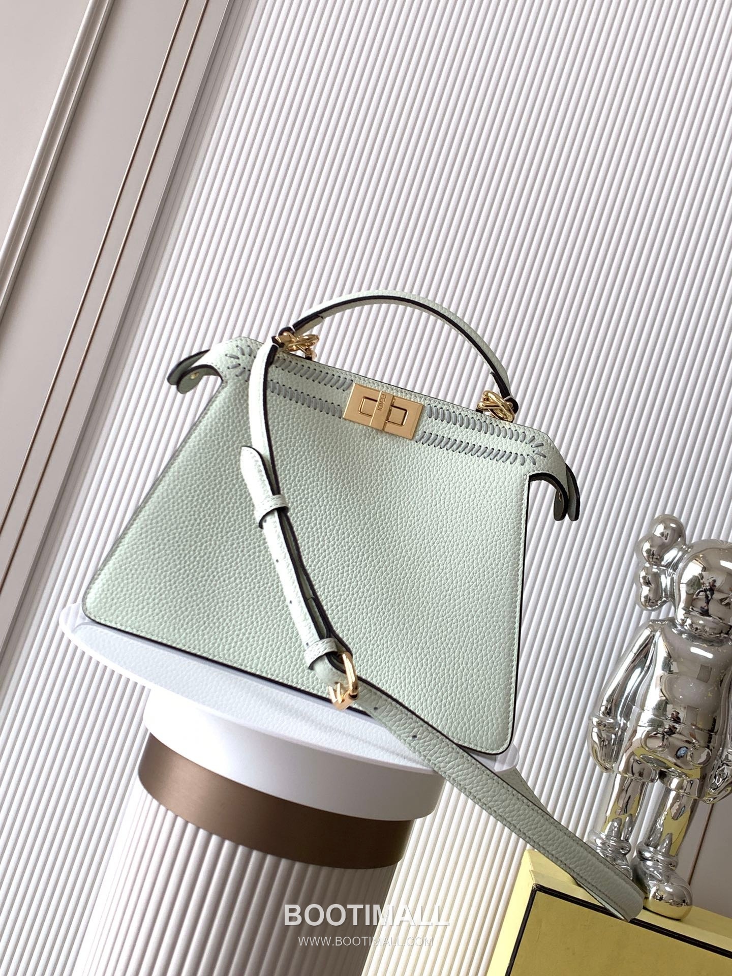 Fendi Peekaboo ISeeU Medium Cuoio Romano Leather Bag 펜디 피카부 아이씨유 미디엄 쿠오이오 로마노 레더 백 27cm 2