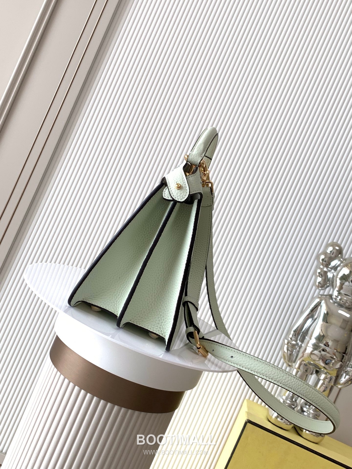 Fendi Peekaboo ISeeU Medium Cuoio Romano Leather Bag 펜디 피카부 아이씨유 미디엄 쿠오이오 로마노 레더 백 27cm 3