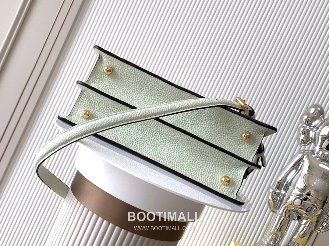 Fendi Peekaboo ISeeU Medium Cuoio Romano Leather Bag 펜디 피카부 아이씨유 미디엄 쿠오이오 로마노 레더 백 27cm 4