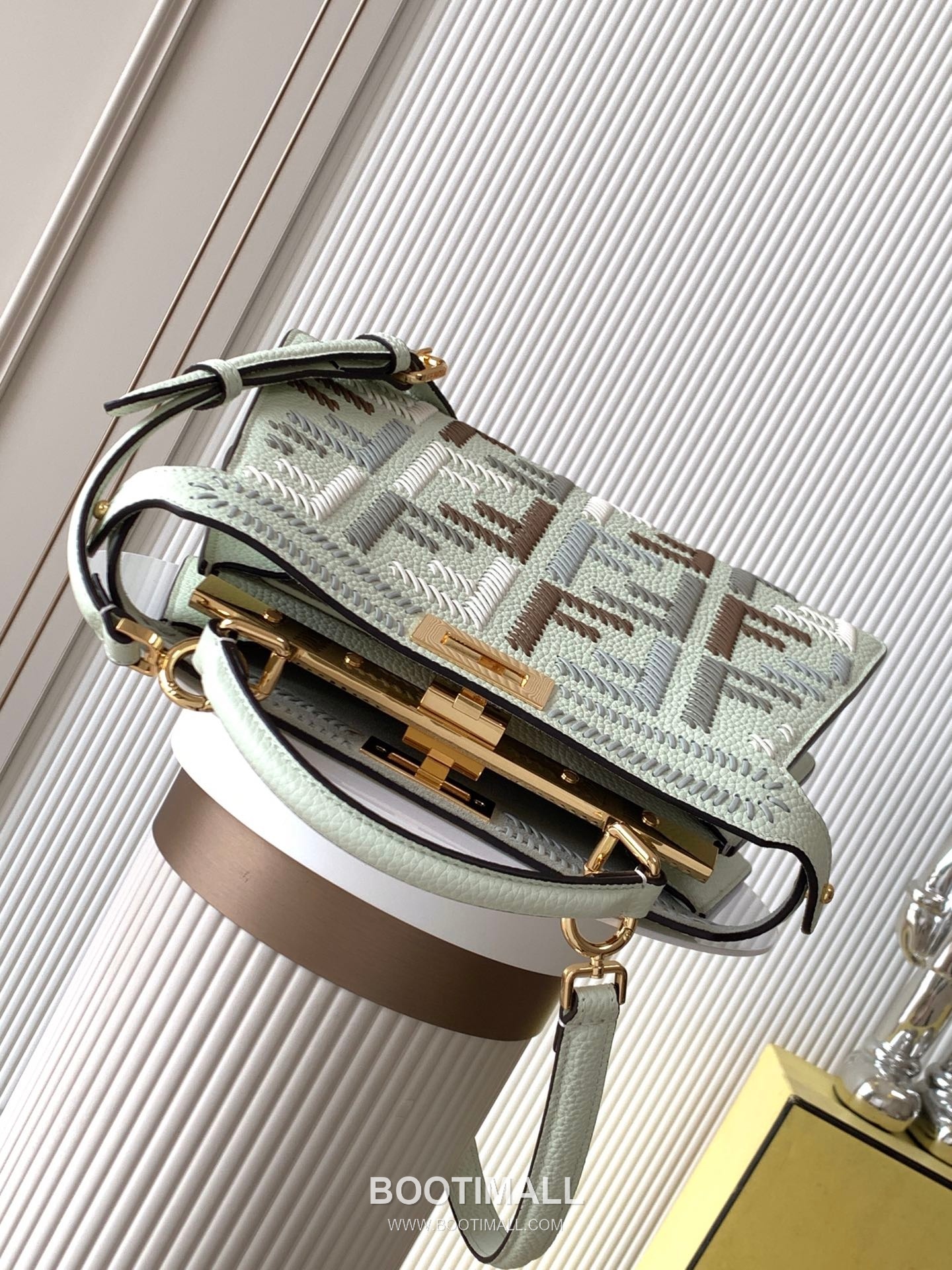 Fendi Peekaboo ISeeU Medium Cuoio Romano Leather Bag 펜디 피카부 아이씨유 미디엄 쿠오이오 로마노 레더 백 27cm 5