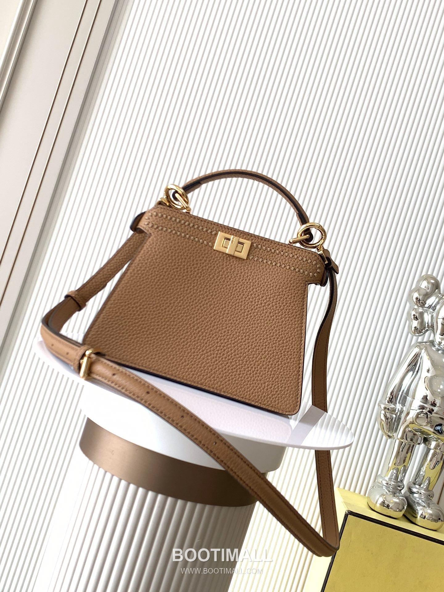 Fendi Peekaboo ISeeU Small Cuoio Romano Leather Bag 펜디 피카부 아이씨유 스몰 쿠오이오 로마노 레더 백 20cm 2