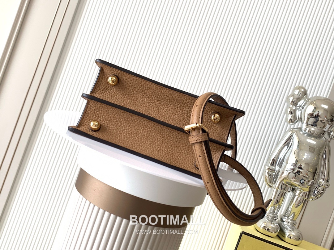 Fendi Peekaboo ISeeU Small Cuoio Romano Leather Bag 펜디 피카부 아이씨유 스몰 쿠오이오 로마노 레더 백 20cm 4