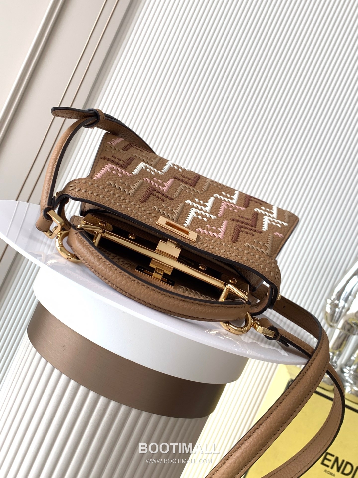 Fendi Peekaboo ISeeU Small Cuoio Romano Leather Bag 펜디 피카부 아이씨유 스몰 쿠오이오 로마노 레더 백 20cm 5