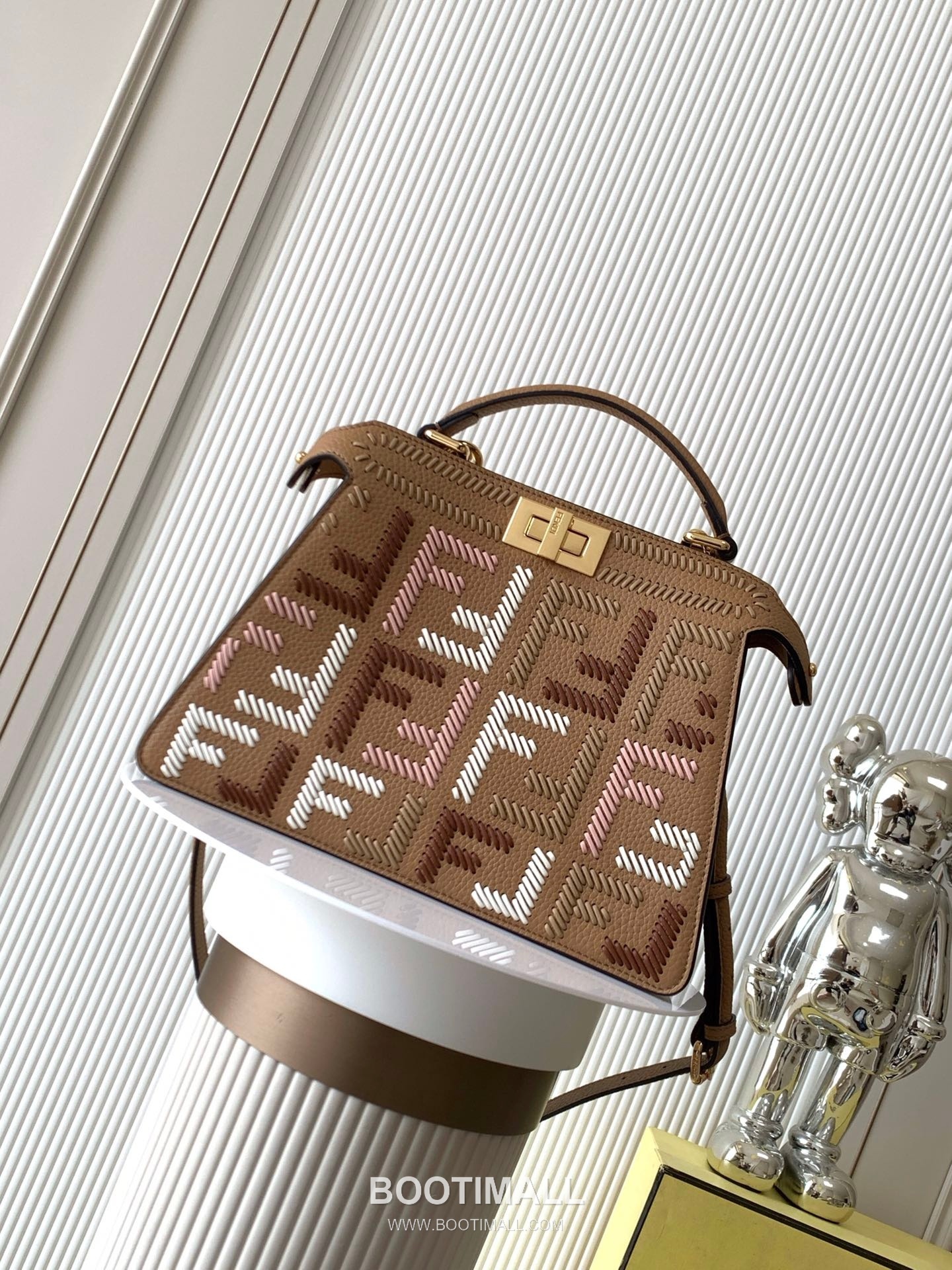 Fendi Peekaboo ISeeU Medium Cuoio Romano Leather Bag 펜디 피카부 아이씨유 미디엄 쿠오이오 로마노 레더 백 27cm 1