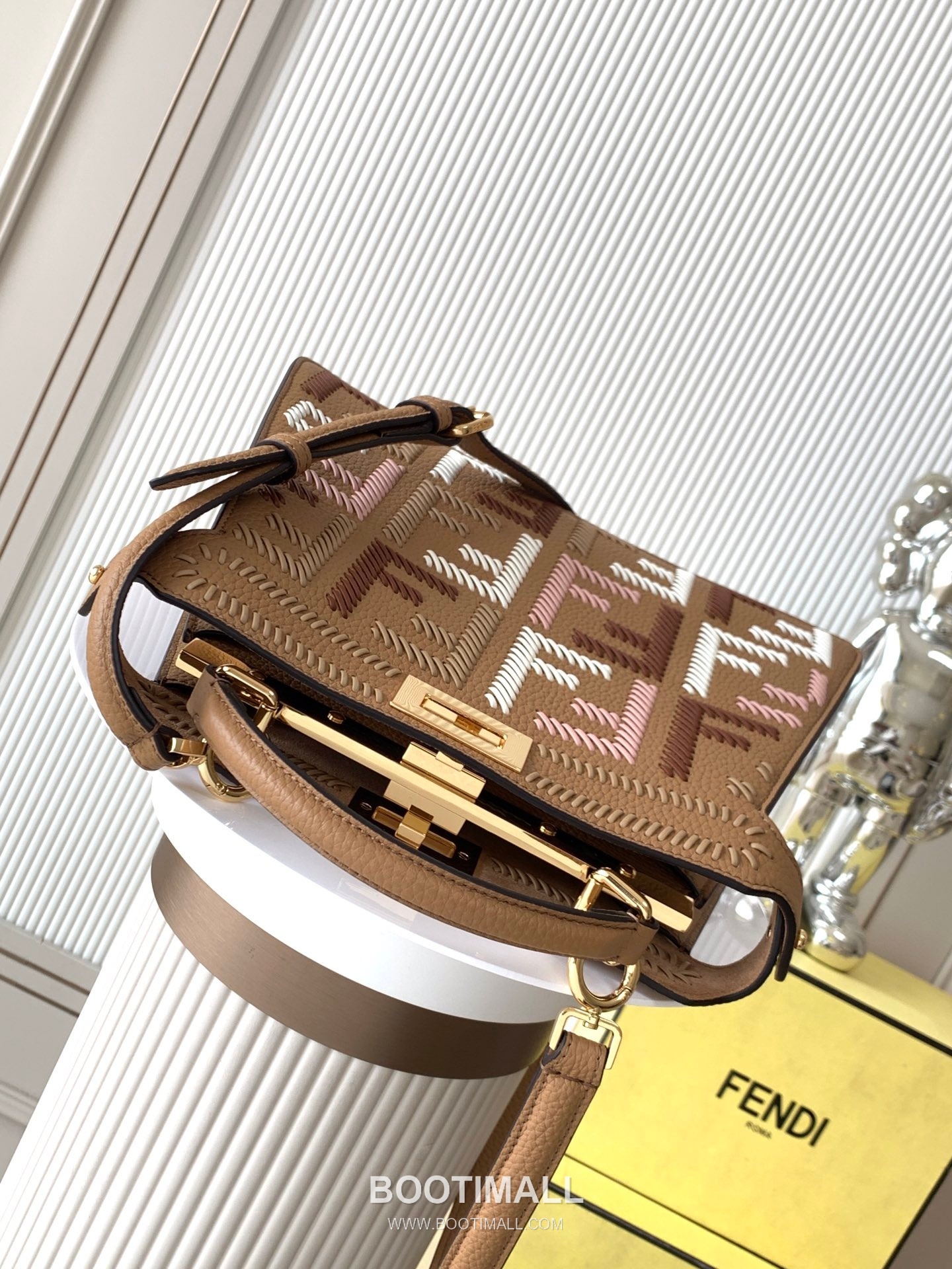 Fendi Peekaboo ISeeU Medium Cuoio Romano Leather Bag 펜디 피카부 아이씨유 미디엄 쿠오이오 로마노 레더 백 27cm 5