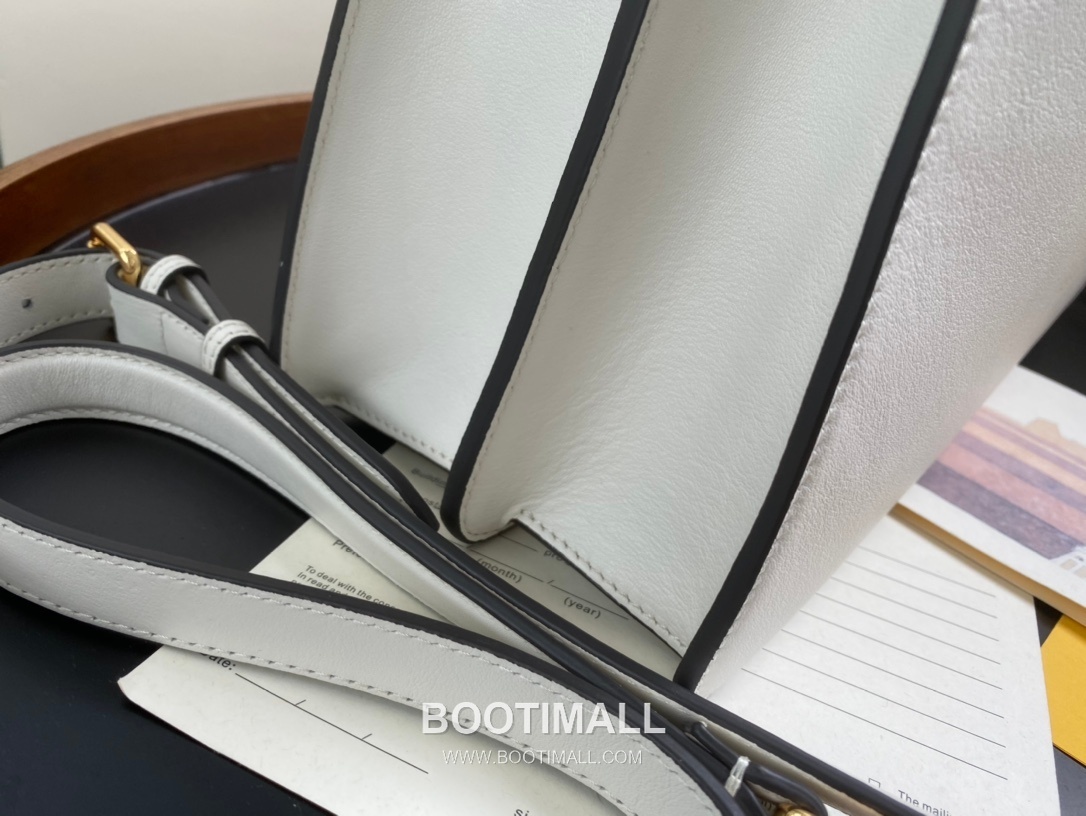 Fendi Peekaboo ISeeU Medium Leather Bag 펜디 피카부 아이씨유 미디엄 레더 백 33.5cm 9