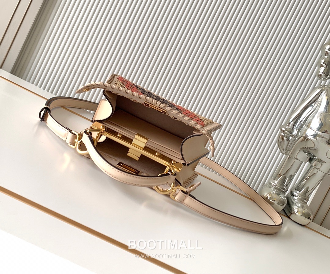 Fendi Peekaboo ISeeU Mini Leather Bag 펜디 피카부 아이씨유 미니 레더 백 20cm 7