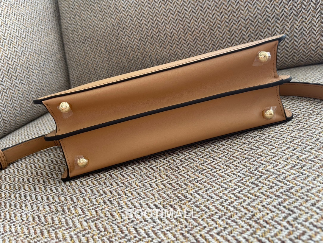 Fendi Peekaboo ISeeU Small Leather Bag 펜디 피카부 아이씨유 스몰 레더 백 27cm 4