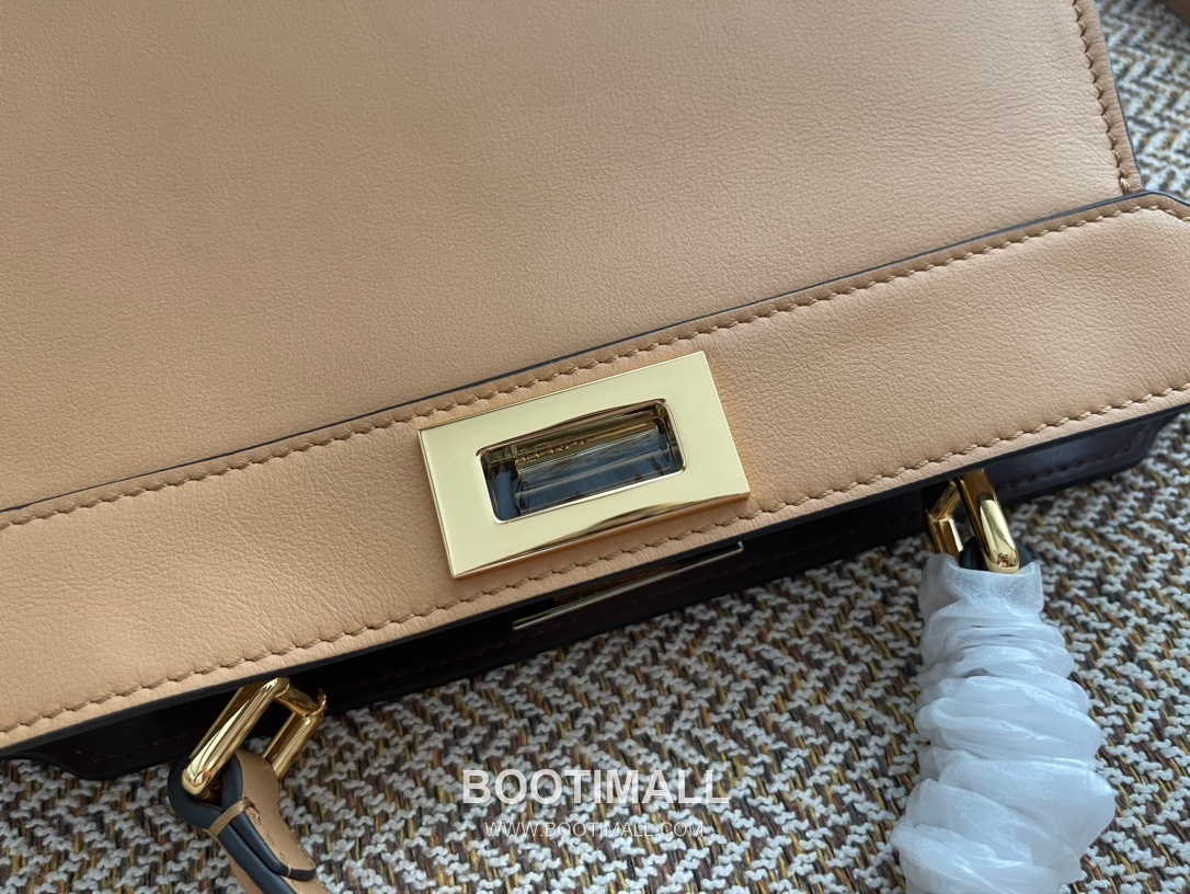 Fendi Peekaboo ISeeU Small Leather Bag 펜디 피카부 아이씨유 스몰 레더 백 27cm 7