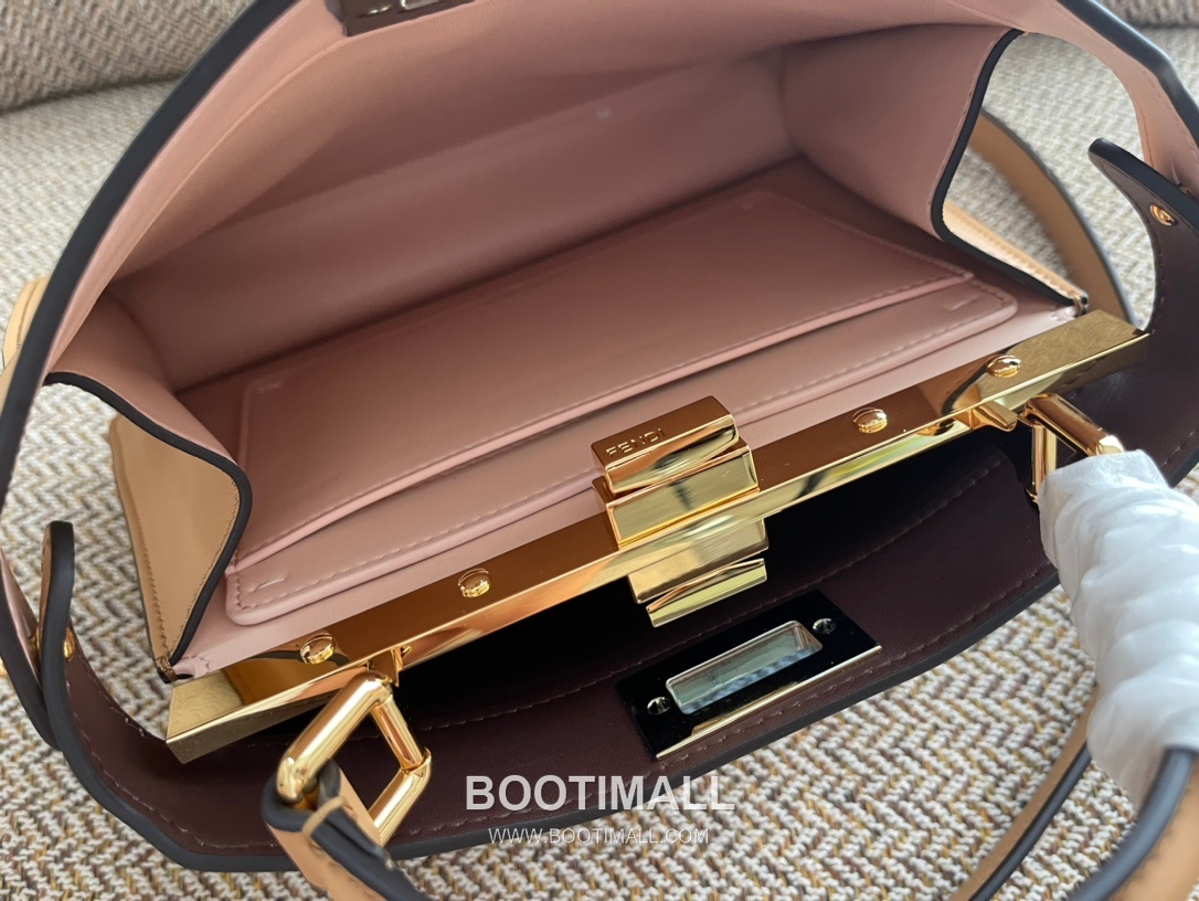 Fendi Peekaboo ISeeU Small Leather Bag 펜디 피카부 아이씨유 스몰 레더 백 27cm 8