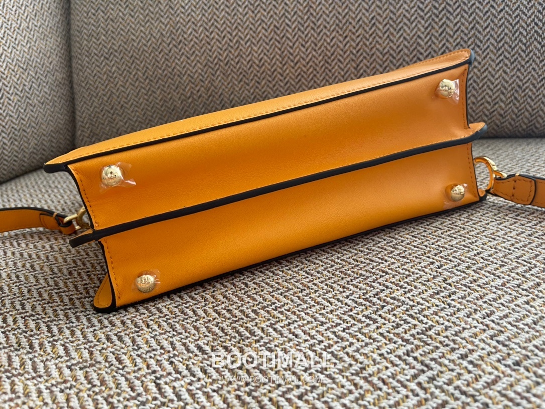 Fendi Peekaboo ISeeU Small Leather Bag 펜디 피카부 아이씨유 스몰 레더 백 27cm 4