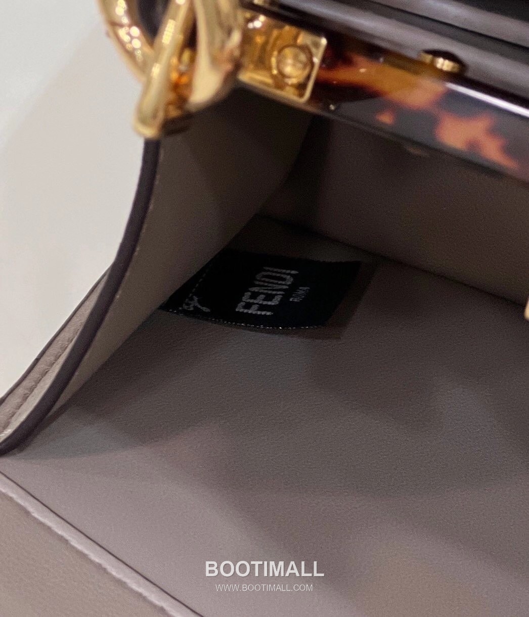 Fendi Peekaboo ISeeU Mini Nappa Leather Bag 펜디 피카부 아이씨유 미니 나파 레더 백 20cm 9