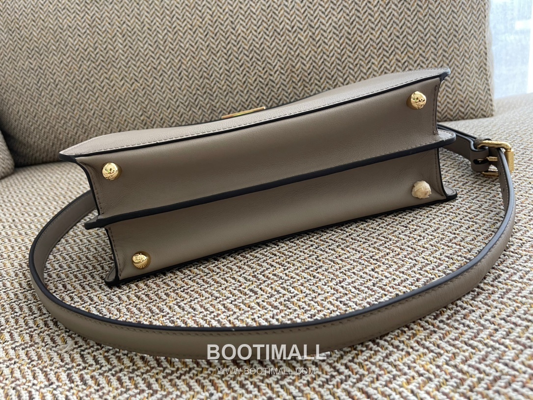 Fendi Peekaboo ISeeU Small Leather Bag 펜디 피카부 아이씨유 스몰 레더 백 27cm 4