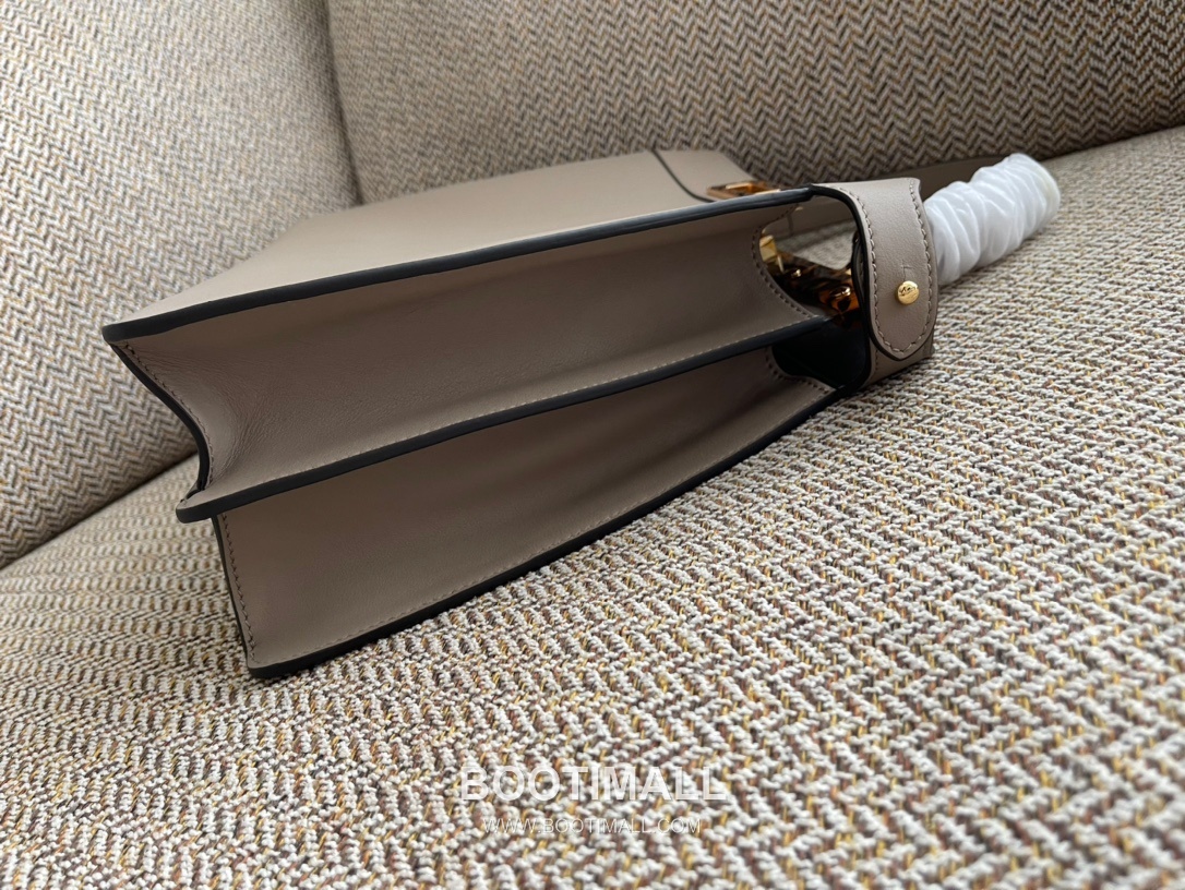 Fendi Peekaboo ISeeU Medium Leather Bag 펜디 피카부 아이씨유 미디엄 레더 백 33cm 3