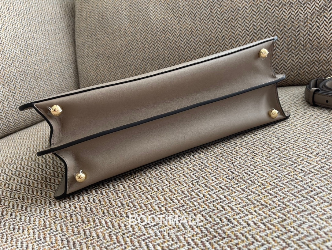 Fendi Peekaboo ISeeU Medium Leather Bag 펜디 피카부 아이씨유 미디엄 레더 백 33cm 4