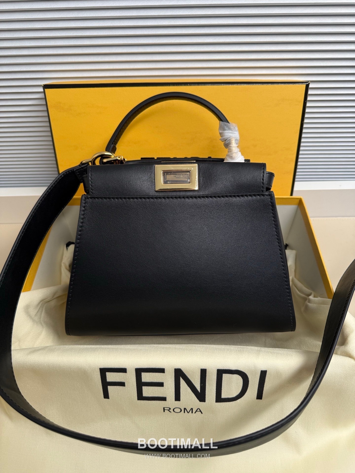 Fendi Peekaboo Small Leather Bag 펜디 피카부 스몰 레더 백 23cm 1