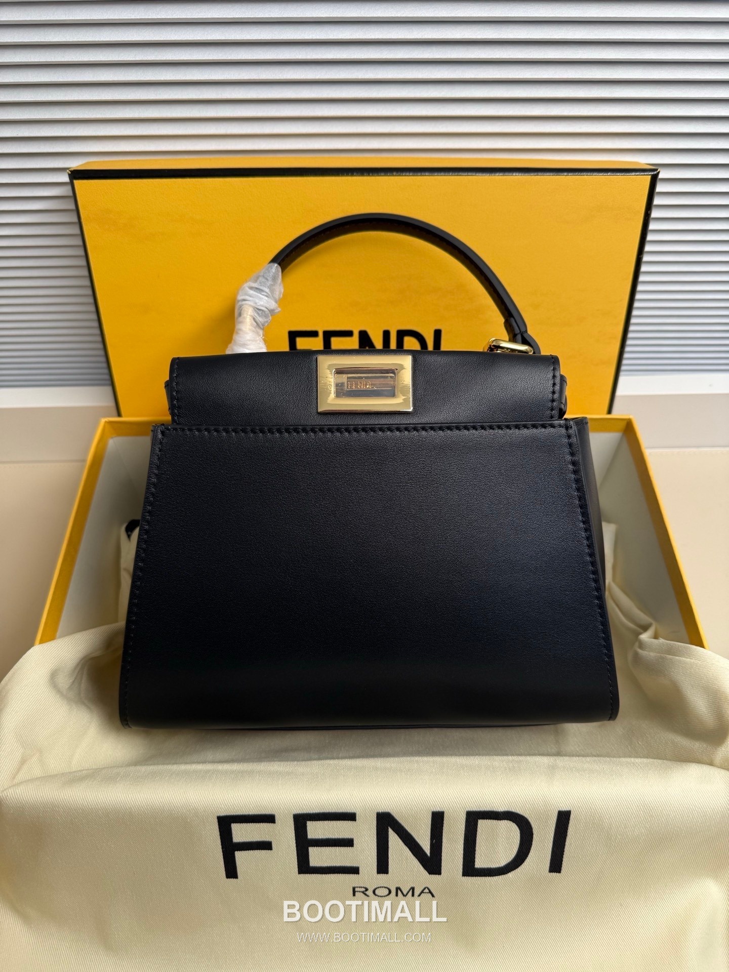 Fendi Peekaboo Small Leather Bag 펜디 피카부 스몰 레더 백 23cm 2