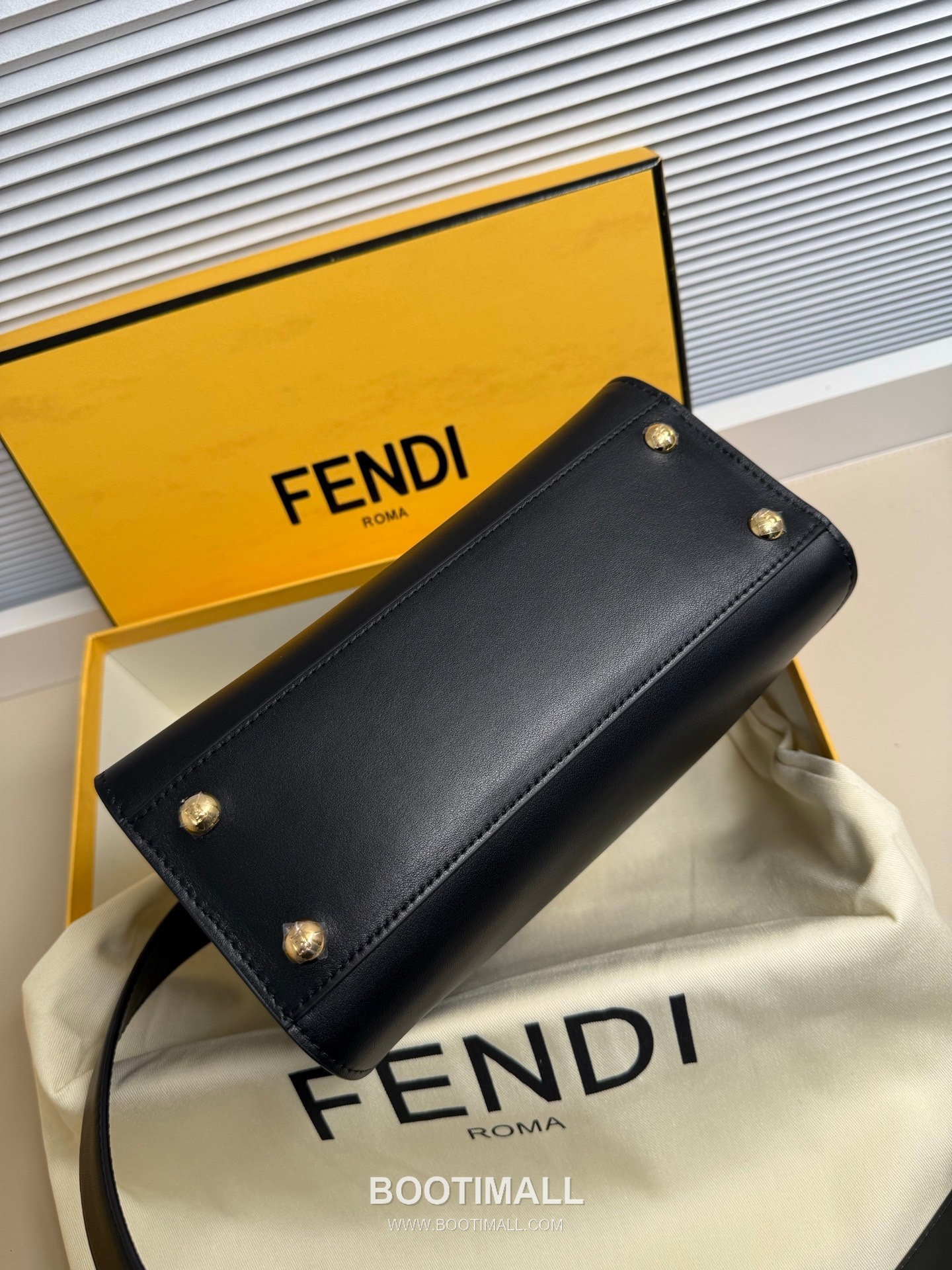 Fendi Peekaboo Small Leather Bag 펜디 피카부 스몰 레더 백 23cm 4