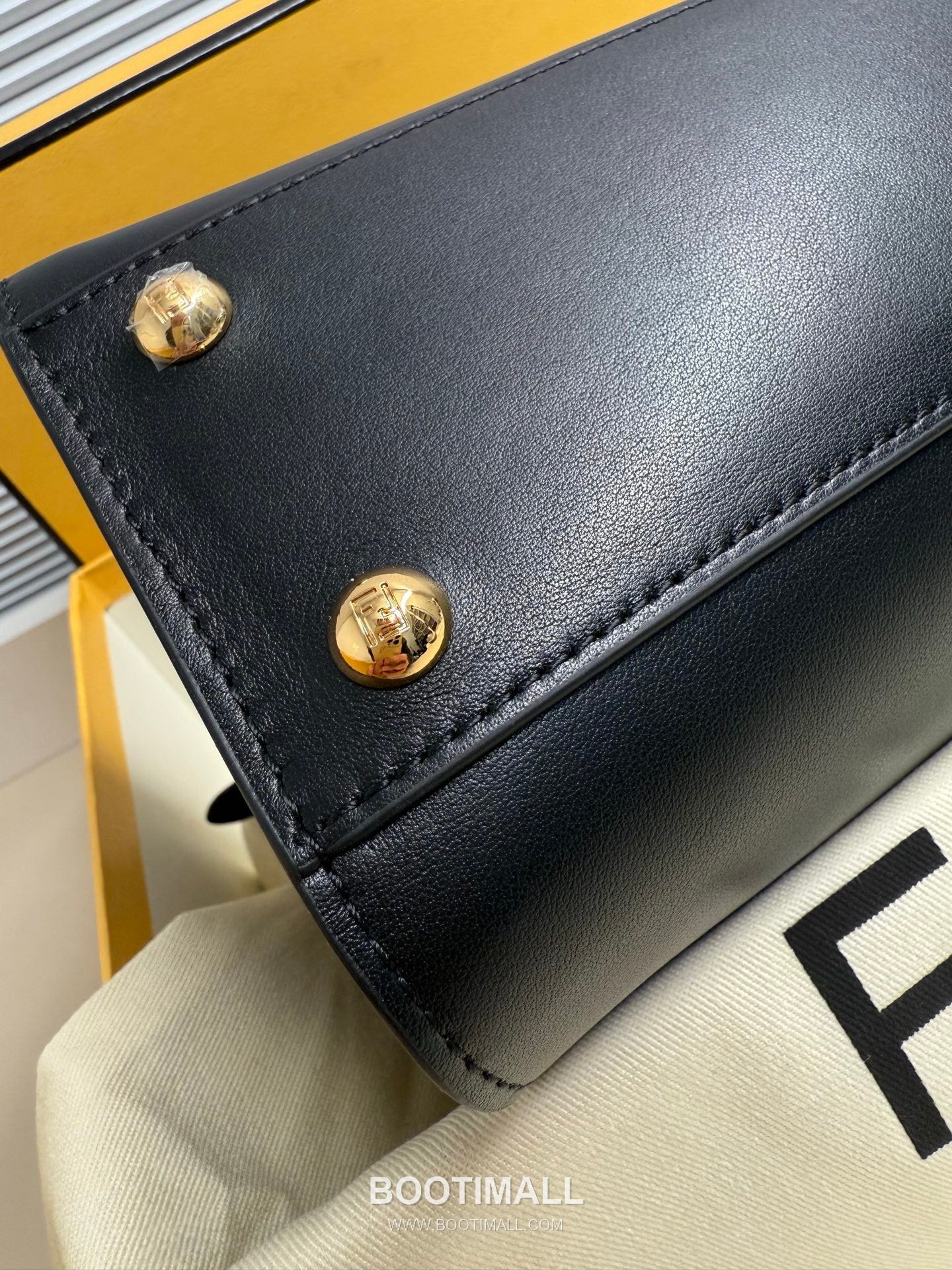 Fendi Peekaboo Small Leather Bag 펜디 피카부 스몰 레더 백 23cm 5
