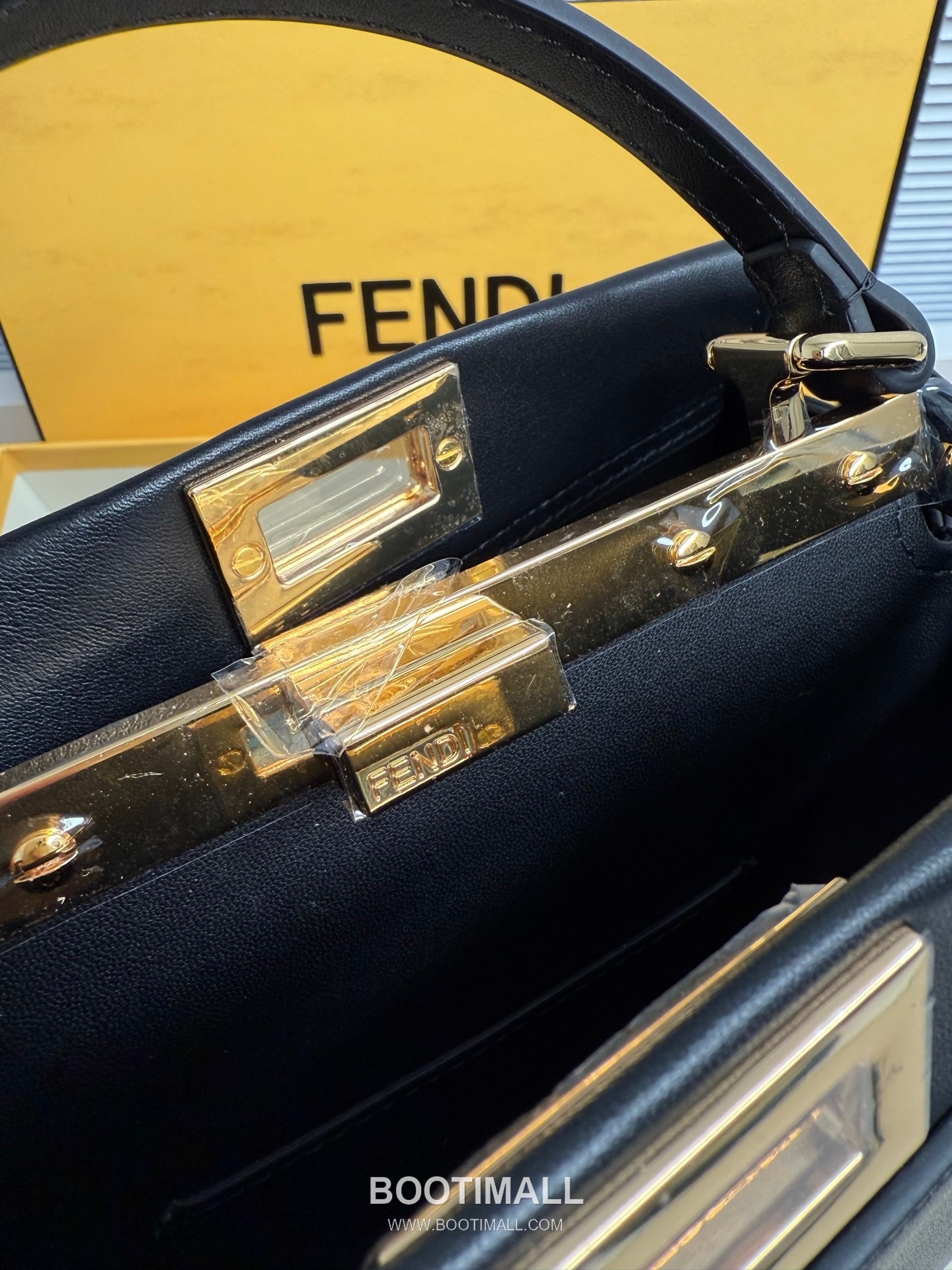 Fendi Peekaboo Small Leather Bag 펜디 피카부 스몰 레더 백 23cm 6