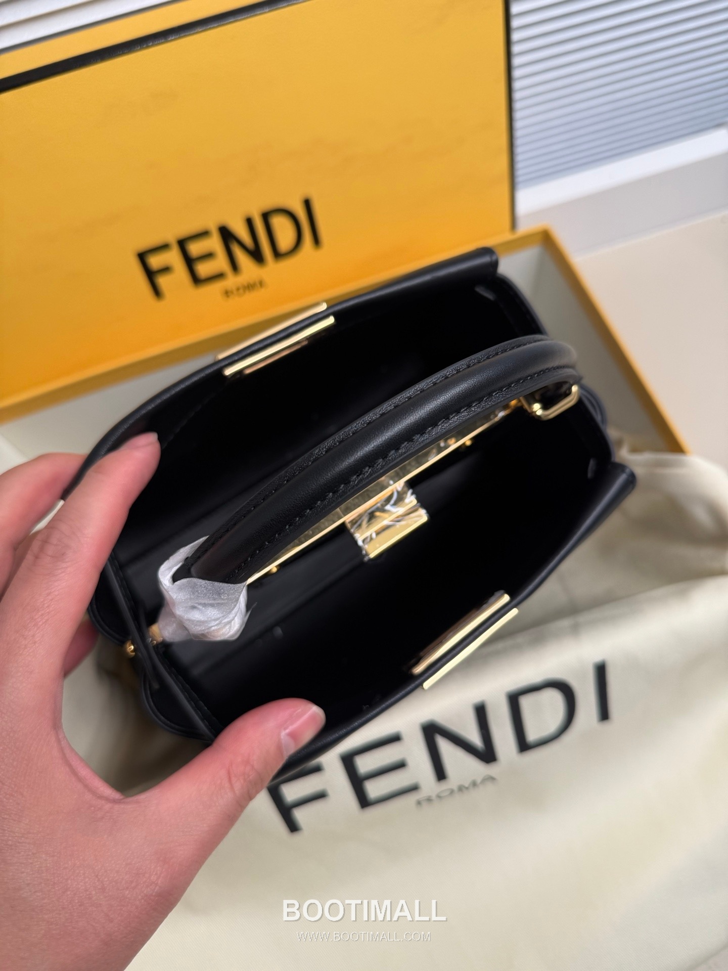 Fendi Peekaboo Small Leather Bag 펜디 피카부 스몰 레더 백 23cm 8