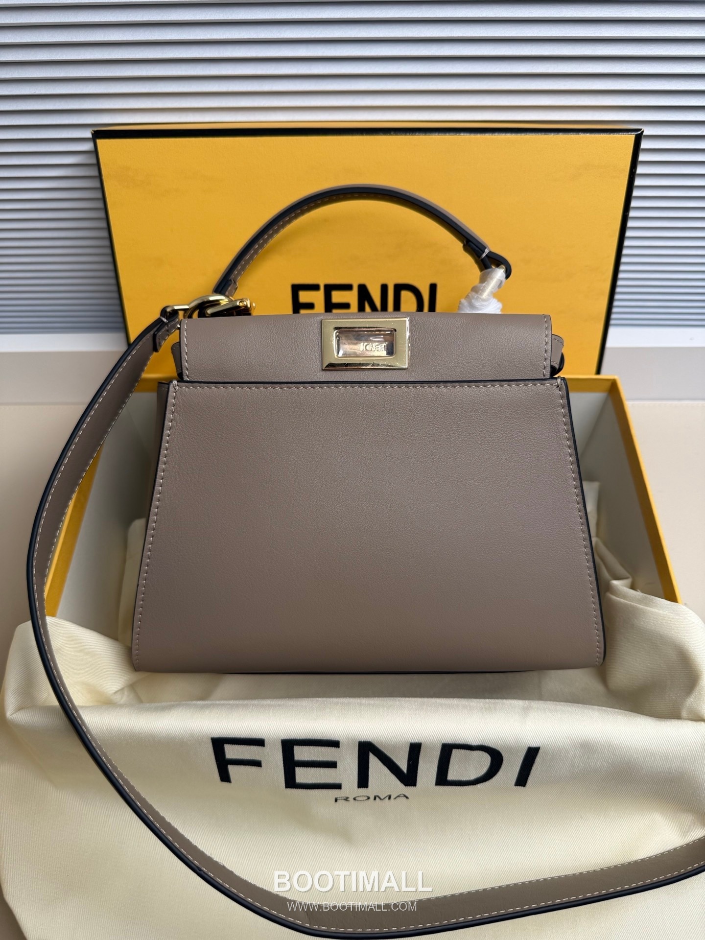Fendi Peekaboo Small Leather Bag 펜디 피카부 스몰 레더 백 23cm 1