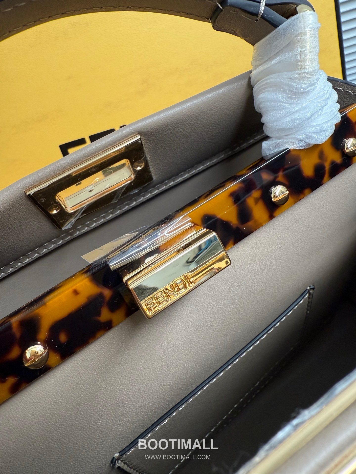 Fendi Peekaboo Small Leather Bag 펜디 피카부 스몰 레더 백 23cm 4