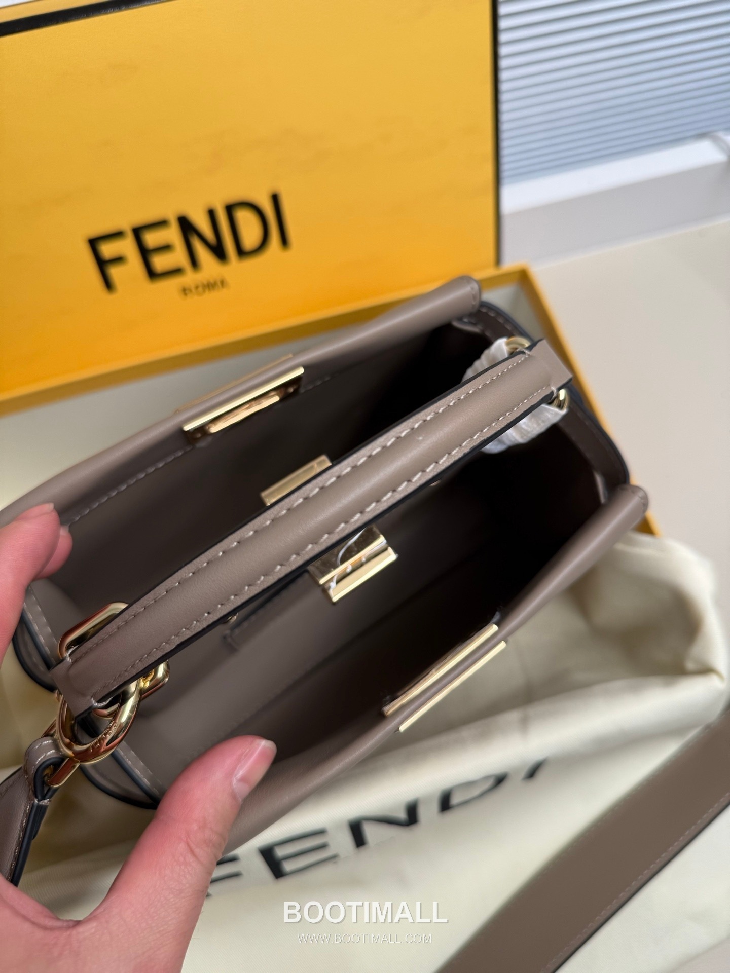 Fendi Peekaboo Small Leather Bag 펜디 피카부 스몰 레더 백 23cm 6
