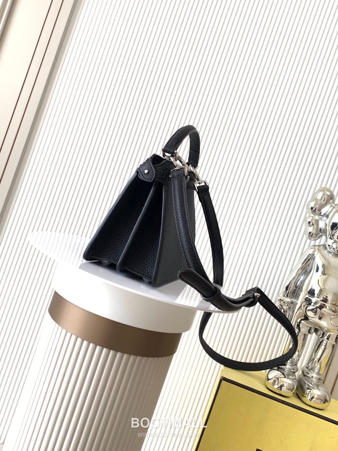 Fendi Peekaboo ISeeU Small Cuoio Romano Leather Bag 펜디 피카부 아이씨유 스몰 쿠오이오 로마노 레더 백 20cm 3