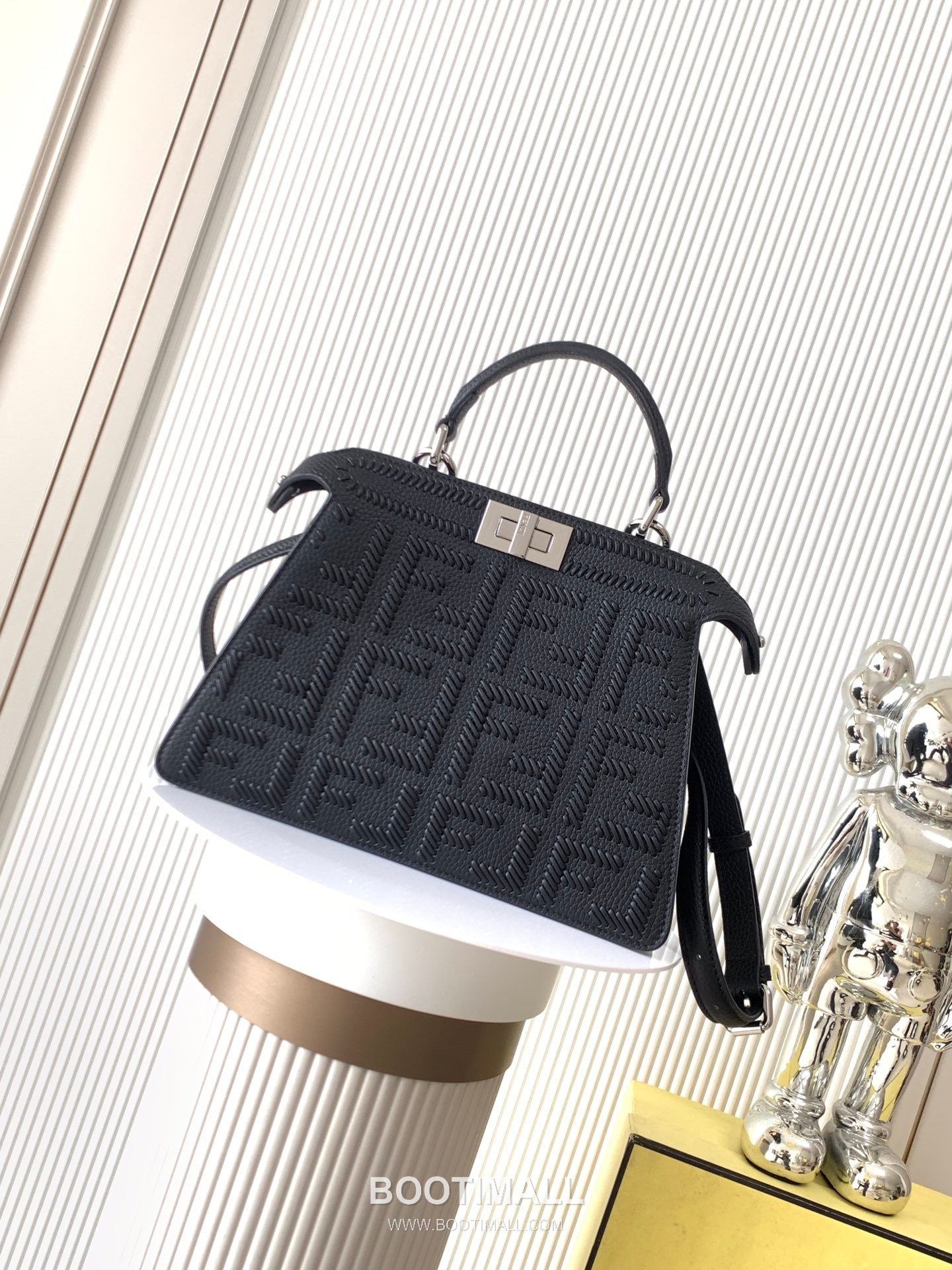 Fendi Peekaboo ISeeU Medium Cuoio Romano Leather Bag 펜디 피카부 아이씨유 미디엄 쿠오이오 로마노 레더 백 27cm 1