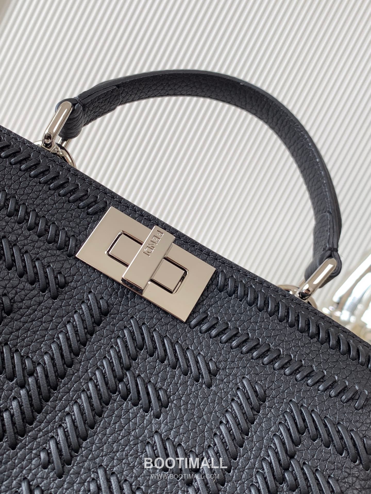 Fendi Peekaboo ISeeU Medium Cuoio Romano Leather Bag 펜디 피카부 아이씨유 미디엄 쿠오이오 로마노 레더 백 27cm 9
