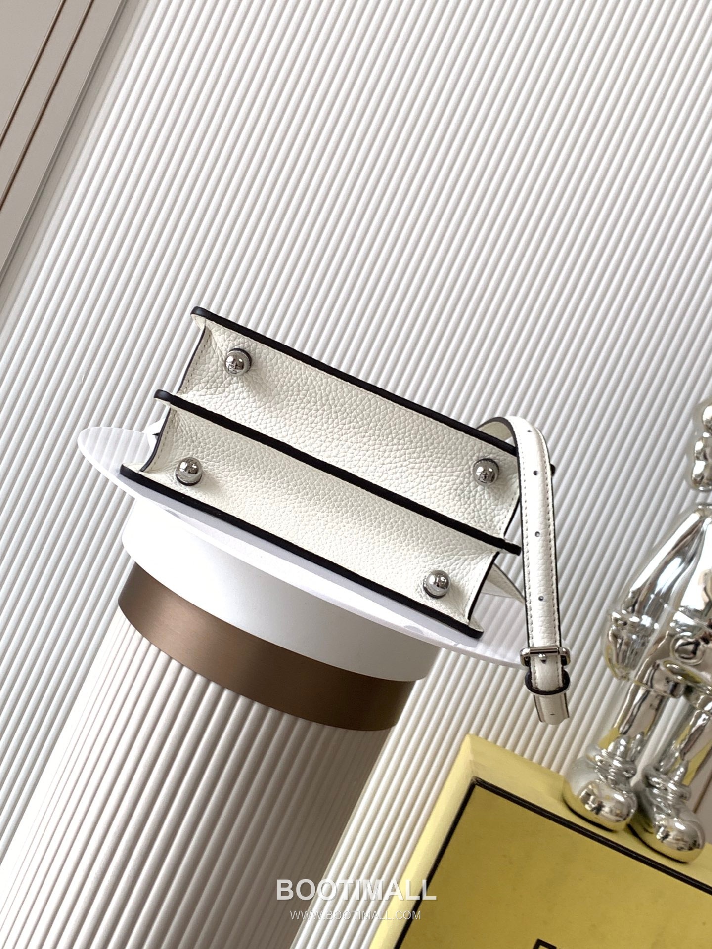 Fendi Peekaboo ISeeU Small Cuoio Romano Leather Bag 펜디 피카부 아이씨유 스몰 쿠오이오 로마노 레더 백 20cm 4