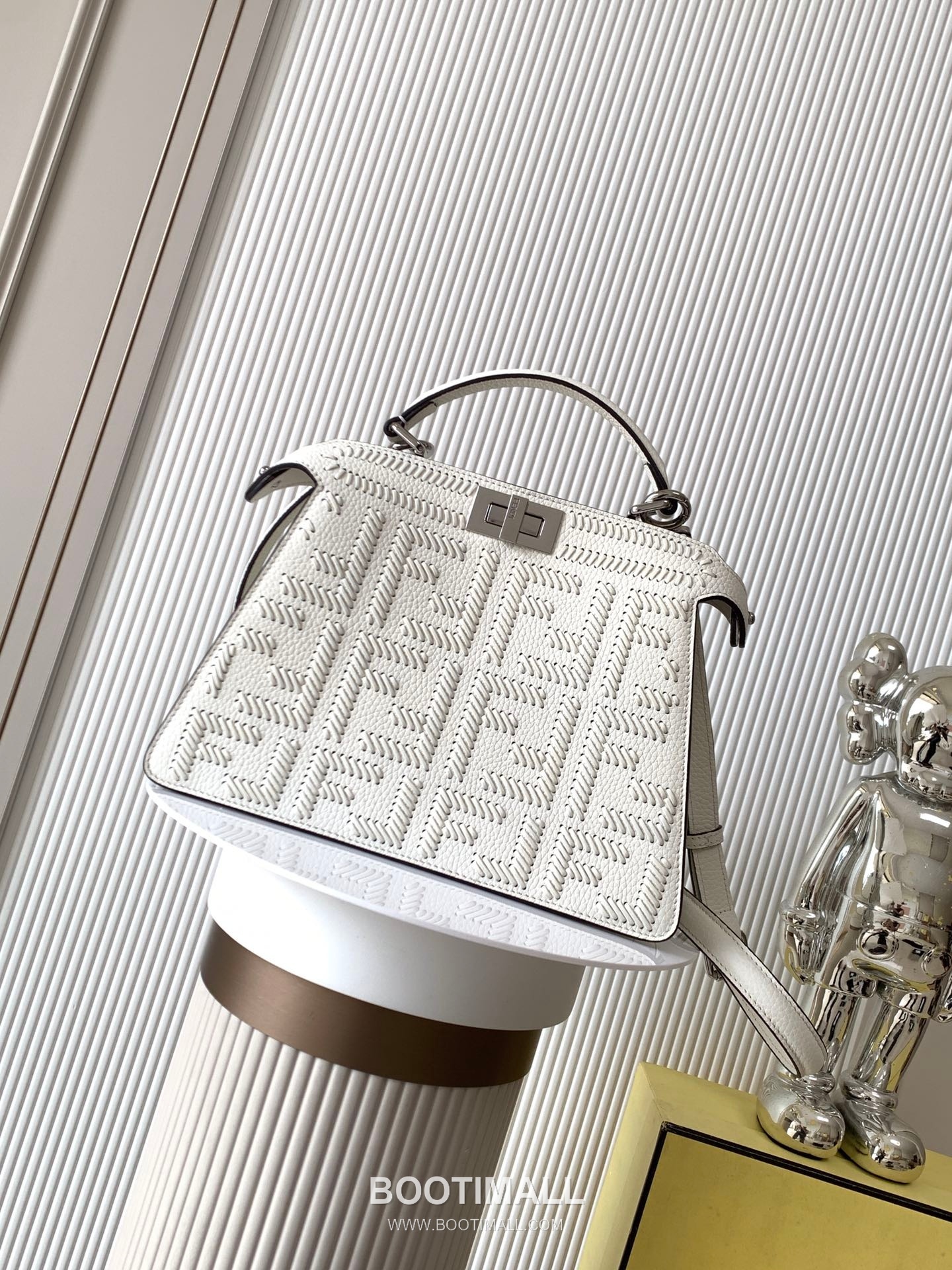 Fendi Peekaboo ISeeU Medium Cuoio Romano Leather Bag 펜디 피카부 아이씨유 미디엄 쿠오이오 로마노 레더 백 27cm 1