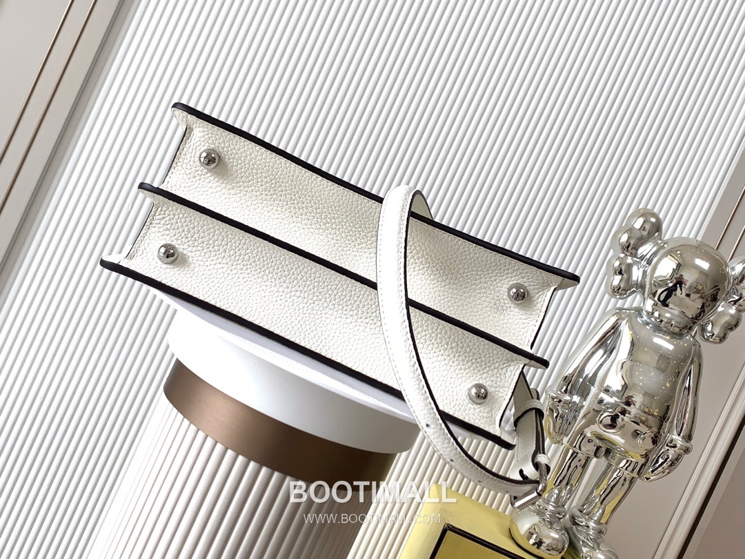 Fendi Peekaboo ISeeU Medium Cuoio Romano Leather Bag 펜디 피카부 아이씨유 미디엄 쿠오이오 로마노 레더 백 27cm 4