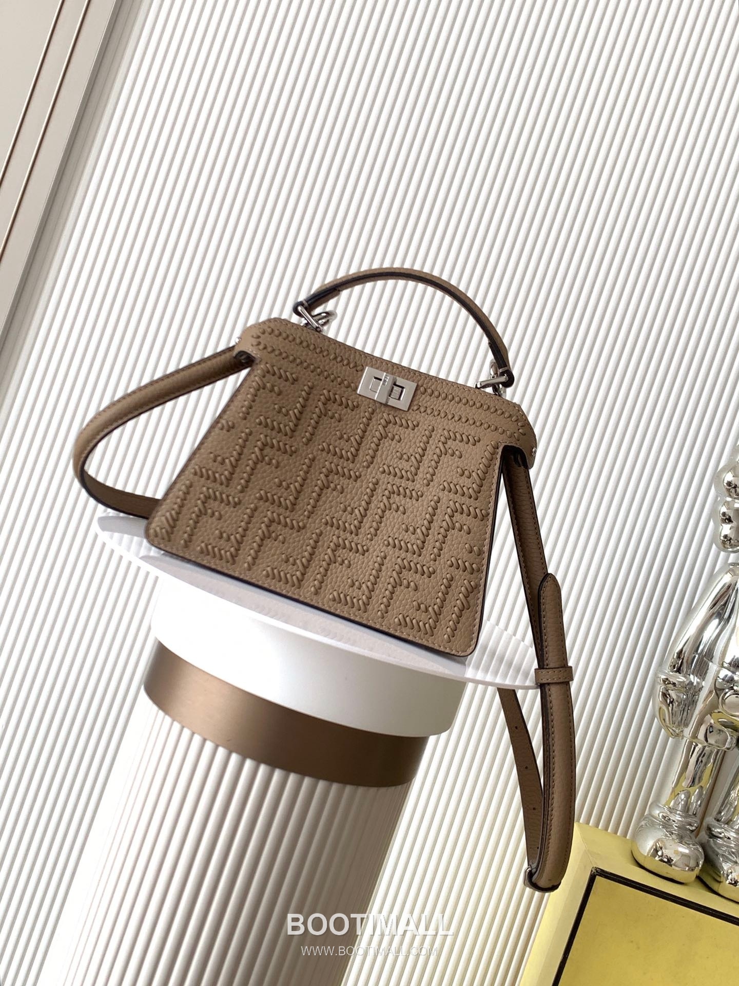 Fendi Peekaboo ISeeU Small Cuoio Romano Leather Bag 펜디 피카부 아이씨유 스몰 쿠오이오 로마노 레더 백 20cm 1